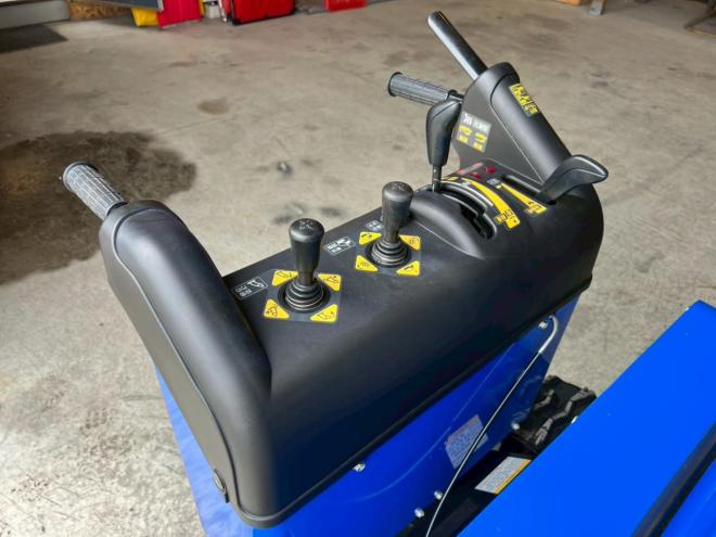 除雪機お手頃現状販売！ヤマハ　YS1390AR　静音タイプ！油圧ローリング！左右旋回レバー！