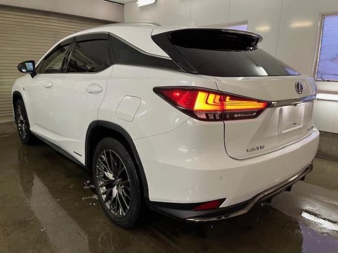 レクサスＲＸ４５０ｈ　Ｆスポーツ　本州仕入　寒冷地仕様　純正ムーンルーフ　レクサスセーフティセンス　ヘッドアップディスプレイ　全方位パノラミックビューモニター　純正２０インチＡＷ　純正１８ＡＷ＋スタッドレスタイヤ付　リア３面フィルム 4WD 3500 5Dr