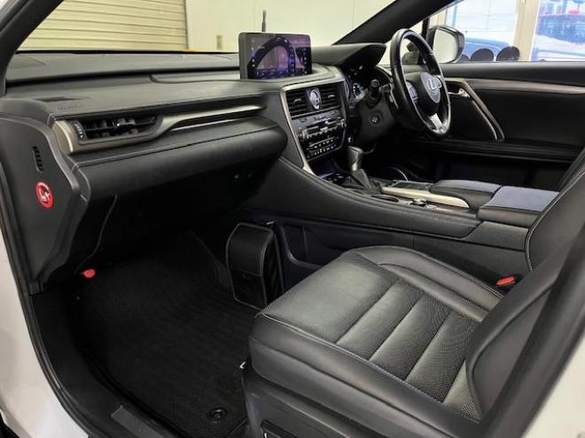 レクサスＲＸ４５０ｈ　Ｆスポーツ　本州仕入　寒冷地仕様　純正ムーンルーフ　レクサスセーフティセンス　ヘッドアップディスプレイ　全方位パノラミックビューモニター　純正２０インチＡＷ　純正１８ＡＷ＋スタッドレスタイヤ付　リア３面フィルム 4WD 3500 5Dr