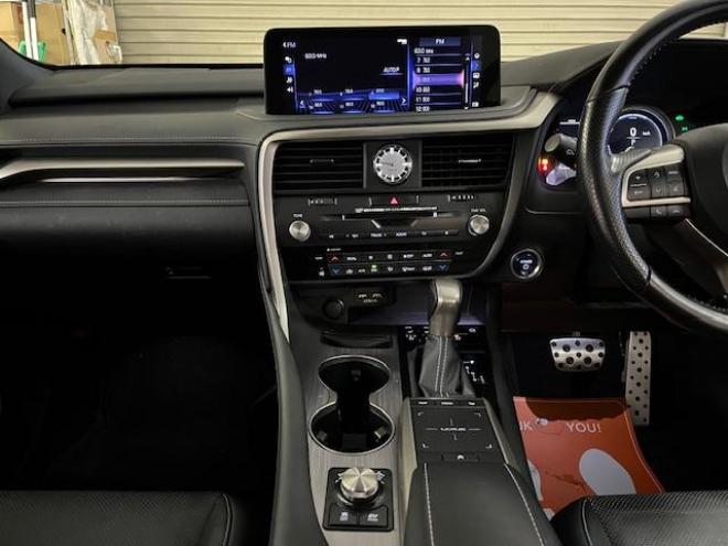 レクサスＲＸ４５０ｈ　Ｆスポーツ　本州仕入　寒冷地仕様　純正ムーンルーフ　レクサスセーフティセンス　ヘッドアップディスプレイ　全方位パノラミックビューモニター　純正２０インチＡＷ　純正１８ＡＷ＋スタッドレスタイヤ付　リア３面フィルム 4WD 3500 5Dr