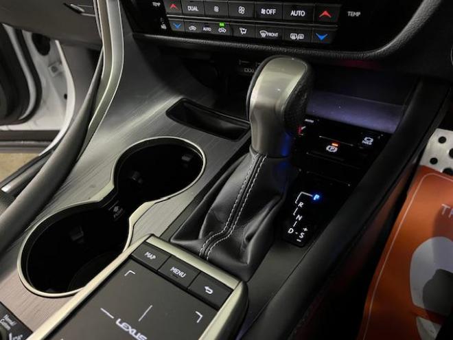 レクサスＲＸ４５０ｈ　Ｆスポーツ　本州仕入　寒冷地仕様　純正ムーンルーフ　レクサスセーフティセンス　ヘッドアップディスプレイ　全方位パノラミックビューモニター　純正２０インチＡＷ　純正１８ＡＷ＋スタッドレスタイヤ付　リア３面フィルム 4WD 3500 5Dr