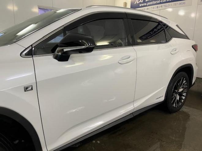 レクサスＲＸ４５０ｈ　Ｆスポーツ　本州仕入　寒冷地仕様　純正ムーンルーフ　レクサスセーフティセンス　ヘッドアップディスプレイ　全方位パノラミックビューモニター　純正２０インチＡＷ　純正１８ＡＷ＋スタッドレスタイヤ付　リア３面フィルム 4WD 3500 5Dr