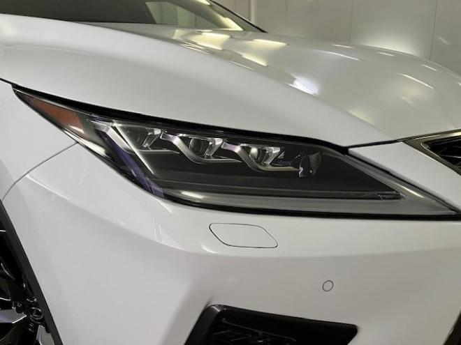 レクサスＲＸ４５０ｈ　Ｆスポーツ　本州仕入　寒冷地仕様　純正ムーンルーフ　レクサスセーフティセンス　ヘッドアップディスプレイ　全方位パノラミックビューモニター　純正２０インチＡＷ　純正１８ＡＷ＋スタッドレスタイヤ付　リア３面フィルム 4WD 3500 5Dr