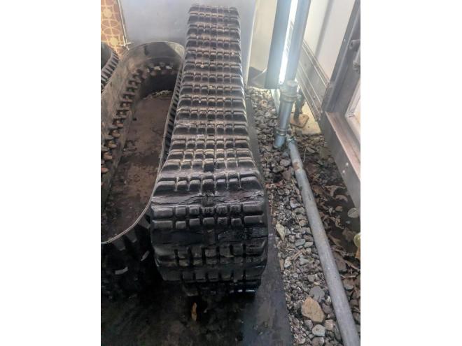 除雪機クローラ　中古　230ｘ72ｘ40　２本