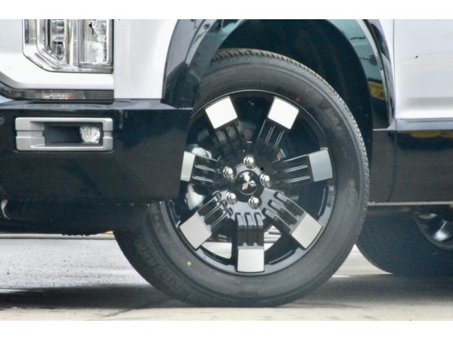 デリカD:5　２６型　４ＷＤ　ステップレス　登録済未使用車　Ｓ－ＡＷＣ　ヒルディセントコントロール　ＴＡＲＯＵＳセレクション　８インチ液晶メーター　全方位カメラ　三菱ｅ－Ａｓｓｉｓｔ