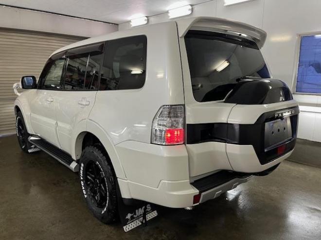 パジェロロングエクシード　本州仕入　禁煙車　新品ＷＥＤＳキーラー１７ＡＷ＋新品ＴＯＹＯホワイトレタータイヤ　純正１７ＡＷ＋スタッドレスタイヤ付　新品ＪＡＯＳブラックマッドガード　カロッツェリアナビ　地デジ　Ｂｌｕｅｔｏｏｔｈ 4WD 3200 5Dr