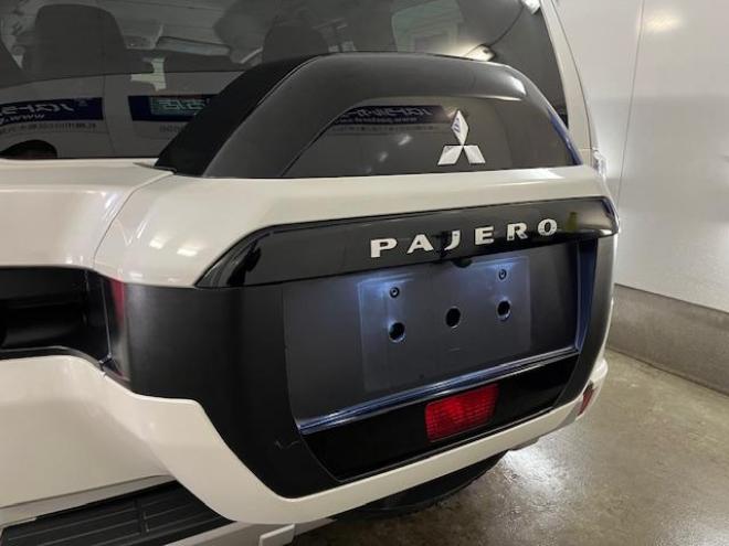 パジェロロングエクシード　本州仕入　禁煙車　新品ＷＥＤＳキーラー１７ＡＷ＋新品ＴＯＹＯホワイトレタータイヤ　純正１７ＡＷ＋スタッドレスタイヤ付　新品ＪＡＯＳブラックマッドガード　カロッツェリアナビ　地デジ　Ｂｌｕｅｔｏｏｔｈ 4WD 3200 5Dr