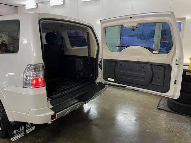 パジェロロングエクシード　本州仕入　禁煙車　新品ＷＥＤＳキーラー１７ＡＷ＋新品ＴＯＹＯホワイトレタータイヤ　純正１７ＡＷ＋スタッドレスタイヤ付　新品ＪＡＯＳブラックマッドガード　カロッツェリアナビ　地デジ　Ｂｌｕｅｔｏｏｔｈ 4WD 3200 5Dr