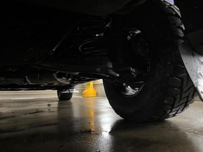 パジェロロングエクシード　本州仕入　禁煙車　新品ＷＥＤＳキーラー１７ＡＷ＋新品ＴＯＹＯホワイトレタータイヤ　純正１７ＡＷ＋スタッドレスタイヤ付　新品ＪＡＯＳブラックマッドガード　カロッツェリアナビ　地デジ　Ｂｌｕｅｔｏｏｔｈ 4WD 3200 5Dr