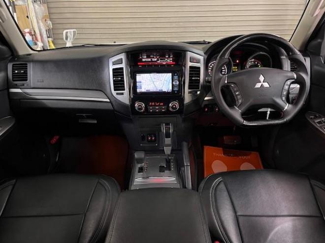 パジェロロングエクシード　本州仕入　禁煙車　新品ＷＥＤＳキーラー１７ＡＷ＋新品ＴＯＹＯホワイトレタータイヤ　純正１７ＡＷ＋スタッドレスタイヤ付　新品ＪＡＯＳブラックマッドガード　カロッツェリアナビ　地デジ　Ｂｌｕｅｔｏｏｔｈ 4WD 3200 5Dr