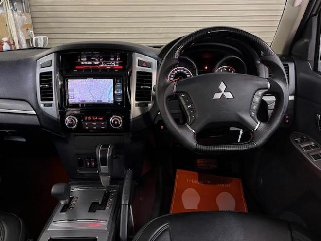 パジェロロングエクシード　本州仕入　禁煙車　新品ＷＥＤＳキーラー１７ＡＷ＋新品ＴＯＹＯホワイトレタータイヤ　純正１７ＡＷ＋スタッドレスタイヤ付　新品ＪＡＯＳブラックマッドガード　カロッツェリアナビ　地デジ　Ｂｌｕｅｔｏｏｔｈ 4WD 3200 5Dr