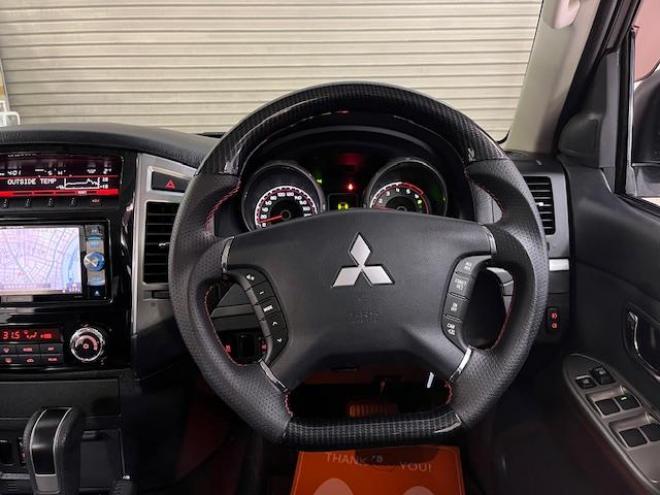 パジェロロングエクシード　本州仕入　禁煙車　新品ＷＥＤＳキーラー１７ＡＷ＋新品ＴＯＹＯホワイトレタータイヤ　純正１７ＡＷ＋スタッドレスタイヤ付　新品ＪＡＯＳブラックマッドガード　カロッツェリアナビ　地デジ　Ｂｌｕｅｔｏｏｔｈ 4WD 3200 5Dr