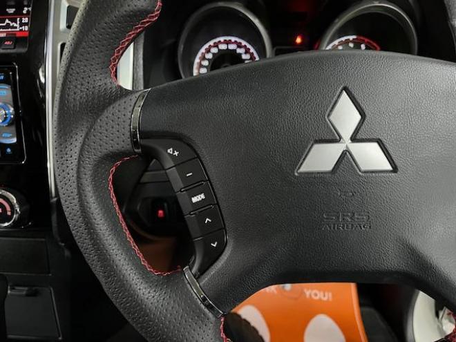 パジェロロングエクシード　本州仕入　禁煙車　新品ＷＥＤＳキーラー１７ＡＷ＋新品ＴＯＹＯホワイトレタータイヤ　純正１７ＡＷ＋スタッドレスタイヤ付　新品ＪＡＯＳブラックマッドガード　カロッツェリアナビ　地デジ　Ｂｌｕｅｔｏｏｔｈ 4WD 3200 5Dr