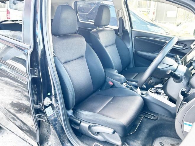 フィットハイブリッド1.5ハイブリッドFパッケージ 4WD　ローンが不安な方＜優遇ローン＞　本州仕入　寒冷地仕様　純正SDナビTV　スマートキー　バックカメラ 1500 5Dr