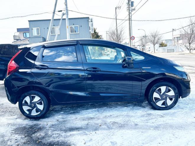 フィットハイブリッド1.5ハイブリッドFパッケージ 4WD　ローンが不安な方＜優遇ローン＞　本州仕入　寒冷地仕様　純正SDナビTV　スマートキー　バックカメラ 1500 5Dr