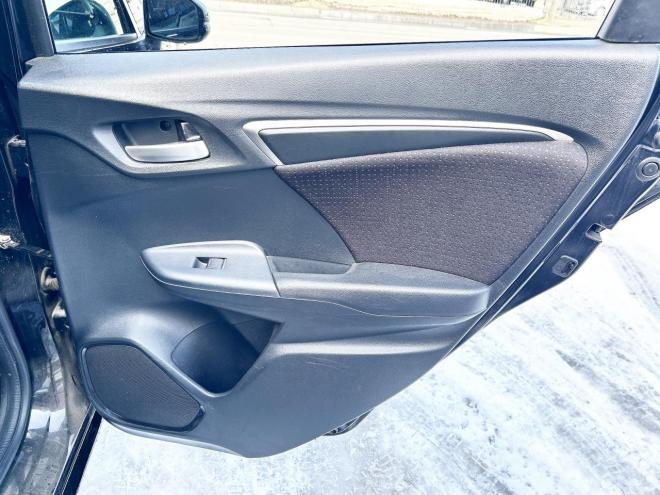 フィットハイブリッド1.5ハイブリッドFパッケージ 4WD　ローンが不安な方＜優遇ローン＞　本州仕入　寒冷地仕様　純正SDナビTV　スマートキー　バックカメラ 1500 5Dr