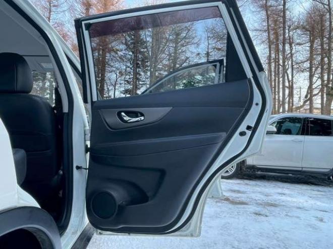 エクストレイル2.0 20S 2列車 4WD　ETC　パワステ　パワーウィンドウ　ABS　アイドリングストップ　エアコン　ナビ　キーレスエントリー　寒冷地仕様 2000