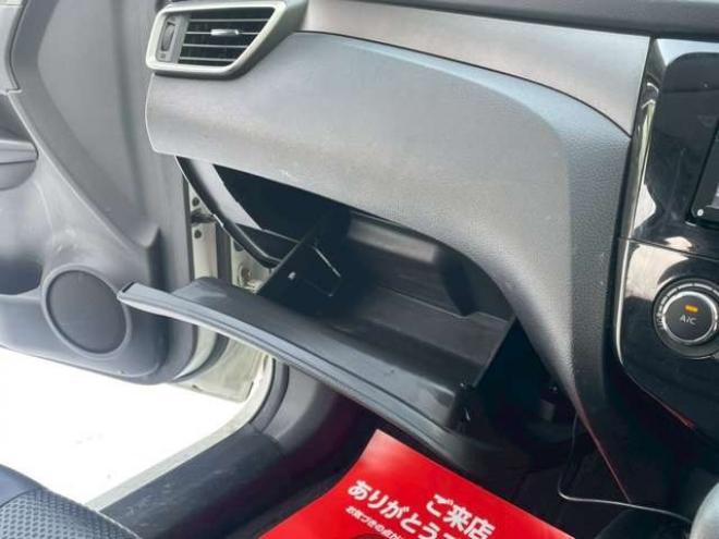 エクストレイル2.0 20S 2列車 4WD　ETC　パワステ　パワーウィンドウ　ABS　アイドリングストップ　エアコン　ナビ　キーレスエントリー　寒冷地仕様 2000