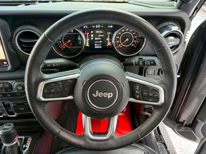 ラングラーアンリミテッド サハラ 3.6L 4WD　グラナイトグレー　エアコン　クルコン　パワステ　パワーウィンドウ　フロントカメラ　バックカメラ　キーレスエントリー　アルミホイール　ABS　横滑り防止装置　盗難防止装置　フルセグTV 正規輸入車 3600