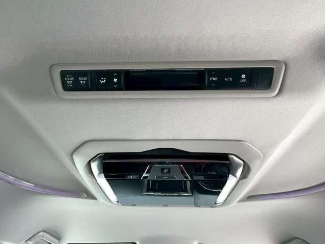 ヴェルファイア2.5 Z Gエディション 4WD　クルーズコントロール　アイドリングストップ　ABS　エアコン　パワステ　パワーウィンドウ　スマートキー　キーレス　オットマン　電動シート　3列シート　両側電動スライドドア　アルミホイール　MTモード 2500