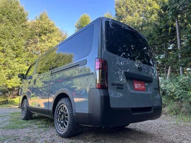 キャラバンNV350 2.5 プレミアムGX ロングボディ ディーゼルターボ 4WD　ABS　衝突軽減ブレーキ　横滑防止装置　盗難防止装置　エアコン　パワステ　パワーウィンドウ　キーレス　片側スライドドア　フォグランプ　ETC　エアバッグ　オリジナル全塗装アンビルグレー　フロントグリル 2500