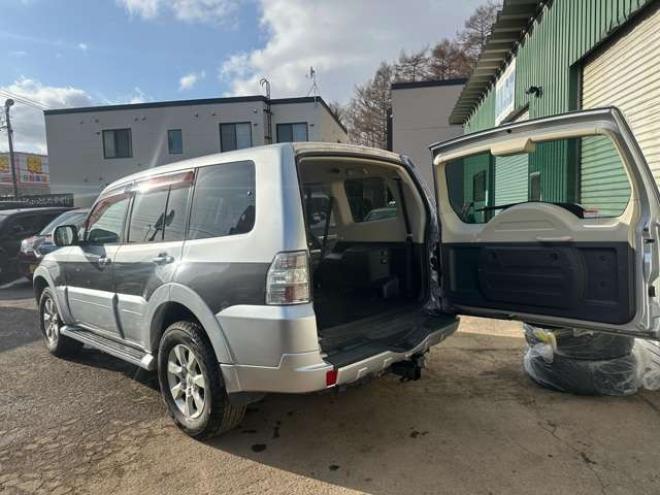 パジェロ3.2 ロング エクシード ディーゼルターボ 4WD　クルーズコントロール　パワステ　パワーウィンドウ　ABS　純正ナビ　バックカメラ　横滑り防止装置　盗難防止装置　純正アルミホイール 3200