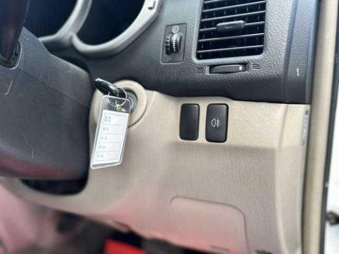 ハイラックスサーフ2.7 SSR-G 4WD　禁煙車　パワステ　パワーウィンドウ　ETC　社外ナビ　バックカメラ　キーレスエントリー　リフトアップ　エンジンスターター　寒冷地仕様　ABS　エアコン　盗難防止装置　社外アルミホイール 2700