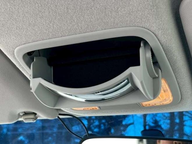 ステップワゴン2.0 スパーダ Z クールスピリット 4WD　純正地デジナビ　エンジンスターター　クルーズコントロール　フリップダウン　ABS　パワステ　パワーウィンドウ　キーレスエントリー　スマートキー　3列シート　両側電動スライドドア　社外アルミ 2000