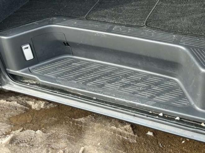 ハイエース2.7 GL ロング ミドルルーフ 4WD　10人乗り　パワステ　パワーウィンドウ　エアコン　社外ナビ　後席モニター　キーレスエントリー　片側スライドドア　盗難防止装置　フロントモデリスタ 2700