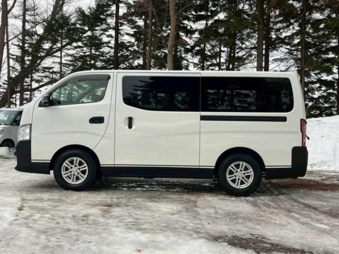 キャラバンNV350 2.5 プレミアムGX ロングボディ ディーゼルターボ 4WD　エンジンスターター　社外11インチナビ　バックカメラ　ETC　ワンオーナー　左側電動スライドドア　社外アルミ　パワーウィンドウ　パワステ　後席モニター　ABS　キーレスエントリー　衝突被害軽減ブレーキ 2500