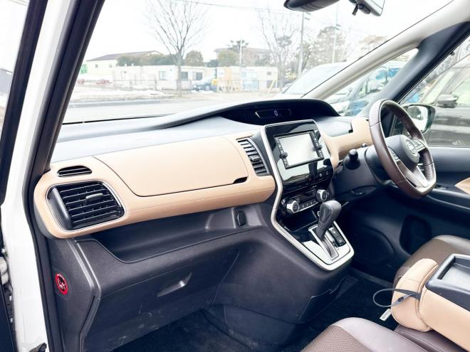 セレナ2.0ハイウェイスター 4WD ローンが不安な方＜優遇ローン＞ 4WD 2000 5Dr　本州仕入 寒冷地仕様 ユーザー買取車　インテリジェントルームミラー　プロパイロット　ハンズフリーパワスラ　両側パワスラ　電動パーキング　ドラレコ　アラウンドビューモニター　ETC