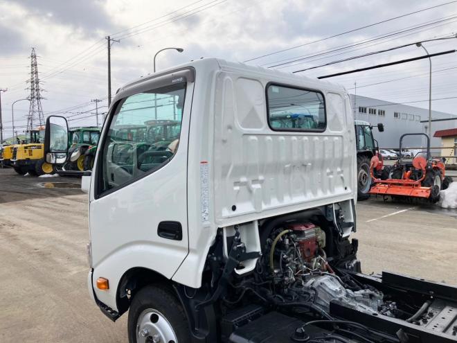 デュトロ中古　低床4WD　土砂ダンプ