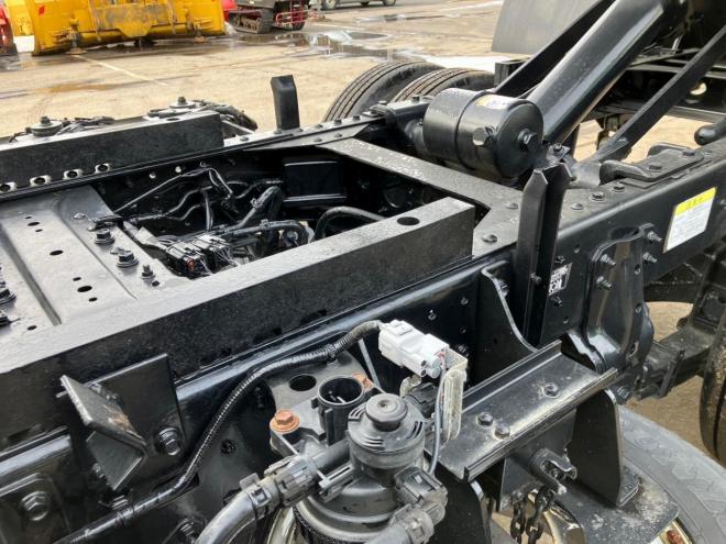 デュトロ中古　低床4WD　土砂ダンプ