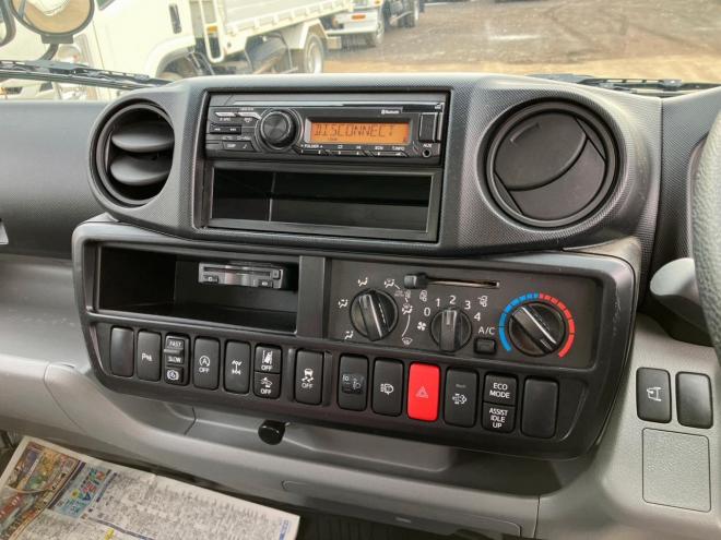 デュトロ中古　低床4WD　土砂ダンプ