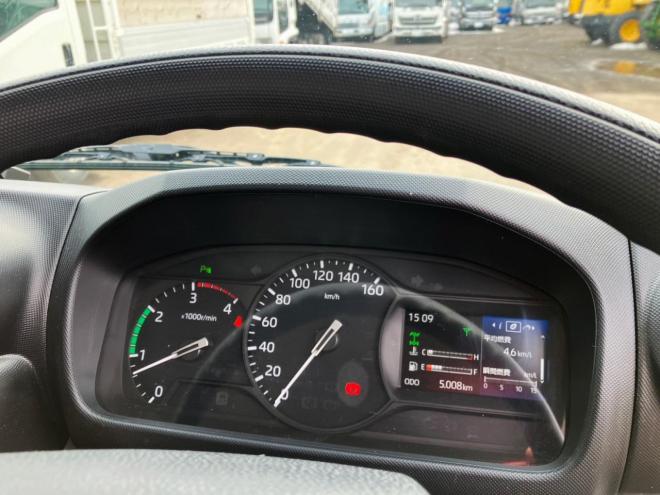 デュトロ中古　低床4WD　土砂ダンプ