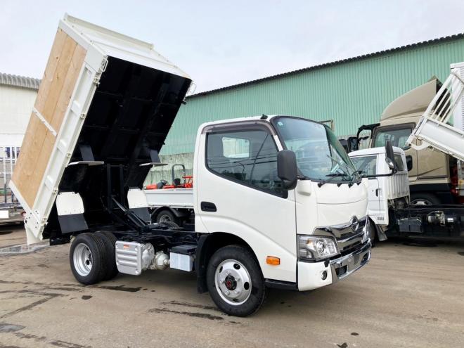 デュトロ中古　低床4WD　土砂ダンプ