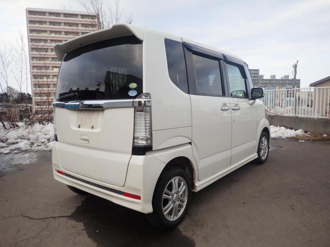 N-BOXカスタムGLパッケージ検9/7パワースライドドア、プッシュスタート、スマートキー、横揺れ防止、イモビライザー、ディスチャージライト、アイドリンクストップ、 4WD 660 5Dr