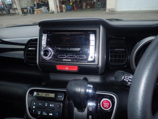 N-BOXカスタムGLパッケージ検9/7パワースライドドア、プッシュスタート、スマートキー、横揺れ防止、イモビライザー、ディスチャージライト、アイドリンクストップ、 4WD 660 5Dr