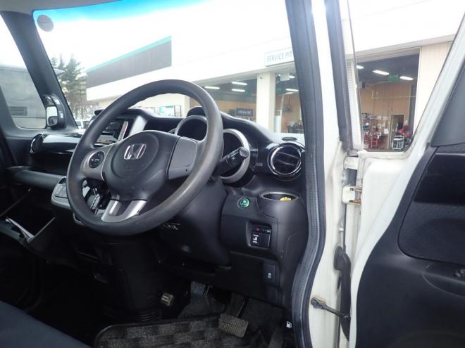 N-BOXカスタムGLパッケージ検9/7パワースライドドア、プッシュスタート、スマートキー、横揺れ防止、イモビライザー、ディスチャージライト、アイドリンクストップ、 4WD 660 5Dr