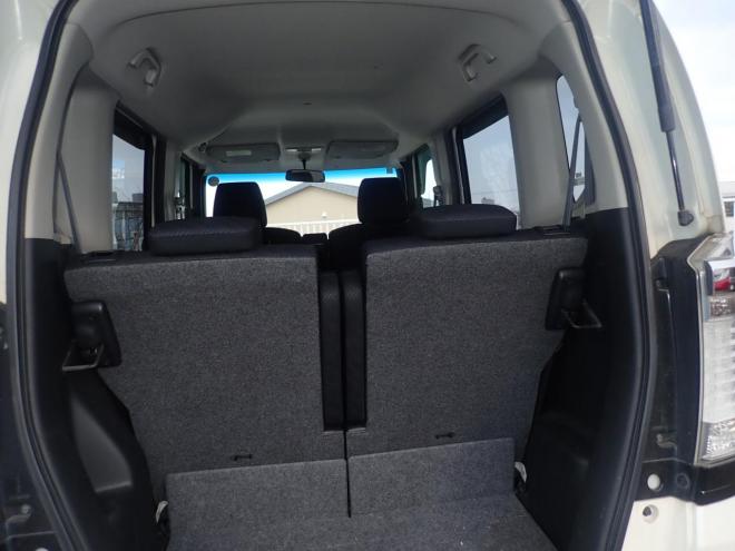 N-BOXカスタムGLパッケージ検9/7パワースライドドア、プッシュスタート、スマートキー、横揺れ防止、イモビライザー、ディスチャージライト、アイドリンクストップ、 4WD 660 5Dr