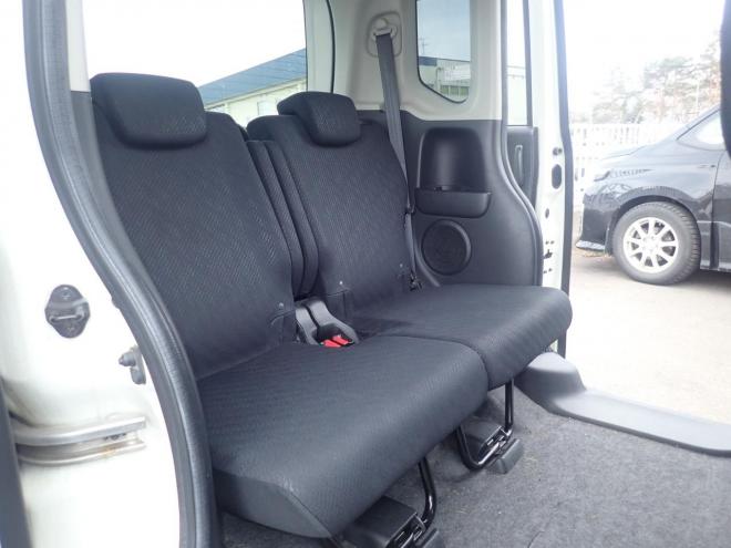 N-BOXカスタムGLパッケージ検9/7パワースライドドア、プッシュスタート、スマートキー、横揺れ防止、イモビライザー、ディスチャージライト、アイドリンクストップ、 4WD 660 5Dr