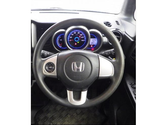 N-BOXカスタムGLパッケージ検9/7パワースライドドア、プッシュスタート、スマートキー、横揺れ防止、イモビライザー、ディスチャージライト、アイドリンクストップ、 4WD 660 5Dr