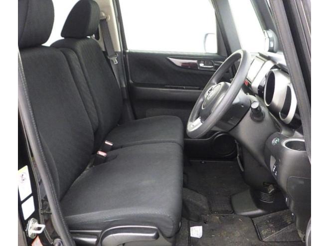 N-BOXカスタムGLパッケージ検9/7パワースライドドア、プッシュスタート、スマートキー、横揺れ防止、イモビライザー、ディスチャージライト、アイドリンクストップ、 4WD 660 5Dr