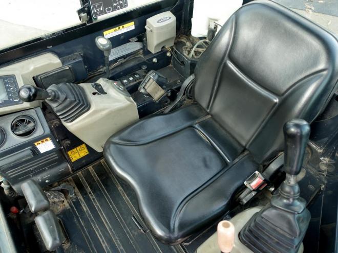 バックホーヤンマー　VIO25-6　バケット容量0.08m3