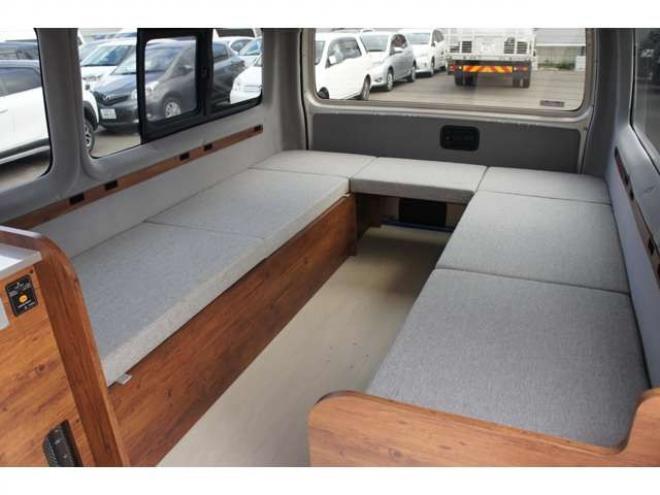 ハイエースバンスーパーロングHR　8人乗りキャンピング4WD　走行充電&外部充電&サブバッテリー　　　&FFヒーター&冷蔵庫&シンク&給排水　アルパインBIG-X&フリップダウン　415COBRAフロントリップ&バッドラッカー17AW　デジタルインナー　全方位カメラ 2700