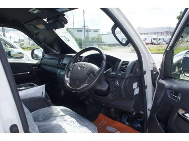 ハイエースバン2.8 スーパーGL ダークプライムII ロングボディ ディーゼルターボ 4WD　ESSEXカスタム　FリップスポイラーVer.4　サイドライナー　クワトロリアバンパー　プログレスIバッドパネル　17インチELホイール　ヨコハマPARADA　415COBRAフラットキット 2800