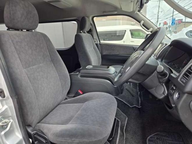 ハイエース2.7 GL ロング ミドルルーフ 4WD　寒冷地仕様　10人乗り　リアヒーター&クーラー　プッシュスタート　スマートキー　横滑り防止　オートライト　バックカメラ　純正ナビ　ワンセグTV　Bluetooth　CD/DVD　FM/AM　電動格納ミラー　ETC 2700