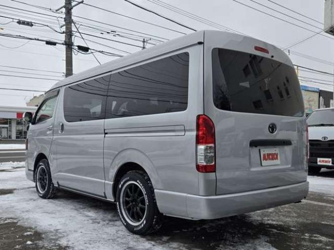 ハイエース2.7 GL ロング ミドルルーフ 4WD　寒冷地仕様　10人乗り　リアヒーター&クーラー　プッシュスタート　スマートキー　横滑り防止　オートライト　バックカメラ　純正ナビ　ワンセグTV　Bluetooth　CD/DVD　FM/AM　電動格納ミラー　ETC 2700