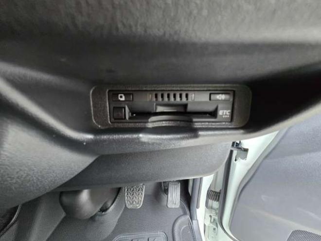 ハイエースバン2.8 スーパーGL ダークプライムII ロングボディ ディーゼルターボ 4WD　ESSEXバージョン　FスポイラーVer3&サイドライナー&リアライナー　ESSEX　ENCD17インチAW　ヨコハマPARADA17インチ　ESSEX3Dフロアマット　ハーフレザーシート　プッシュスタート　スマートキー　リアヒーター 2800