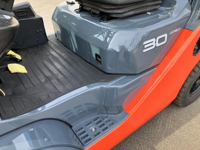 フォークリフトトヨタ　中古　8FD30　建機